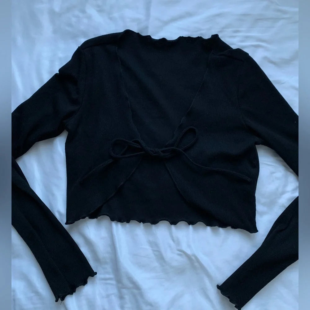 BLACK WRAP TOP - Picture 1 of 1
